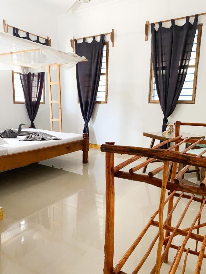 Lighthouse Bed & Breakfast *
